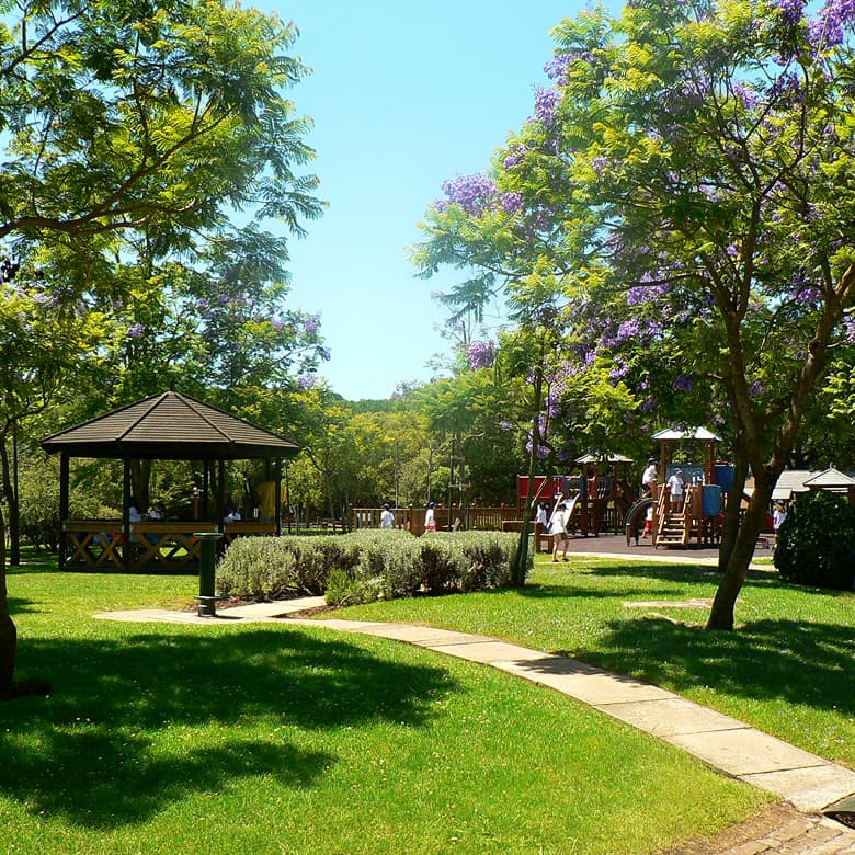 Espaços verdes e parque infantil em Monsanto